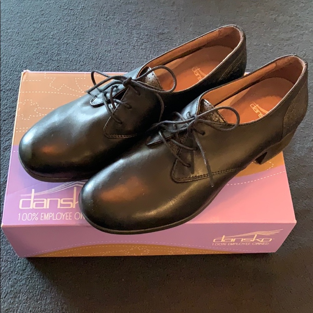 Fandom Lace Up Shoes